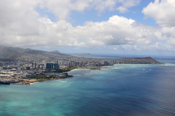 アメリカ(米国)「アメリカ（ハワイ）」の写真：ホノルル遠景とガーリックシュリンプ