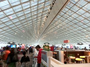 早朝バスでシャルル・ド・ゴール空港に移動してイタリアへ！