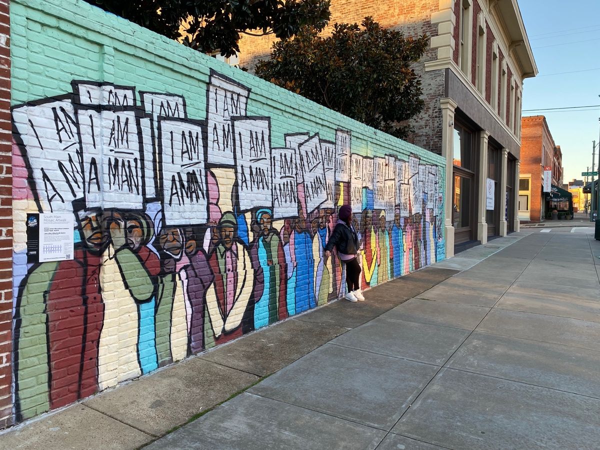 早朝のメンフィス･サウスメインストリートを歩く.
メンフィスと言えばのエル...