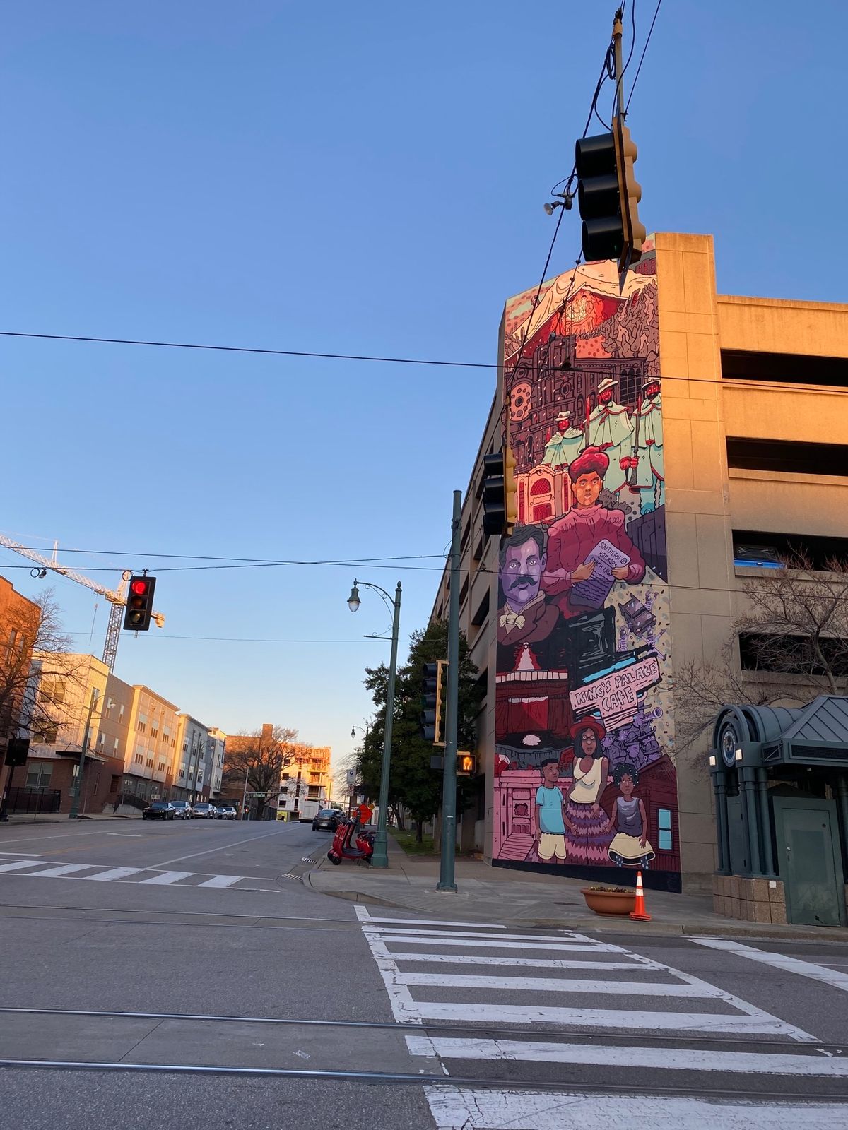 早朝のメンフィス･サウスメインストリートを歩く.
メンフィスと言えばのエル...