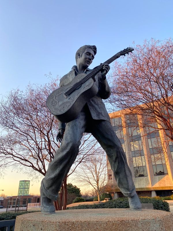 アメリカ(米国)・メンフィス、「音楽ルーツを辿る旅」の写真：早朝のメンフィス･サウスメインストリート...