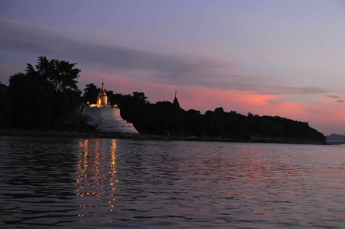 バガン・イワラジ川