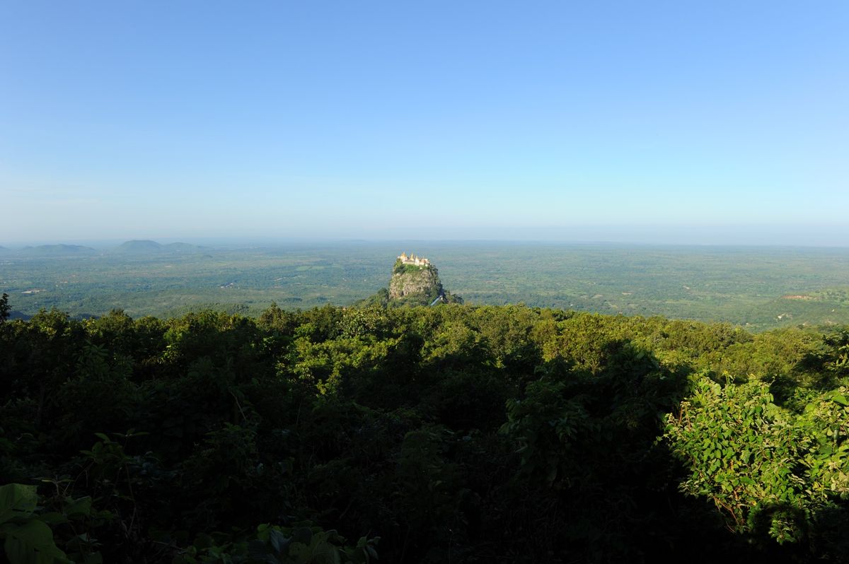ポッパ山
深夜の空、タウン・カラットを望む明け方と朝
