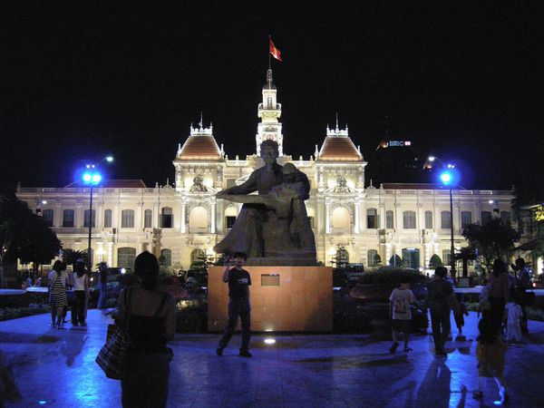 ラオス人民民主共和国「ラオス、ベトナム」の写真：ホーチミン市人民委員会前の移転前旧ホーチ...