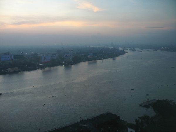 ベトナム「カンボジア、ベトナム」の写真：サイゴン川、サイゴン大教会、ホーチミン市...