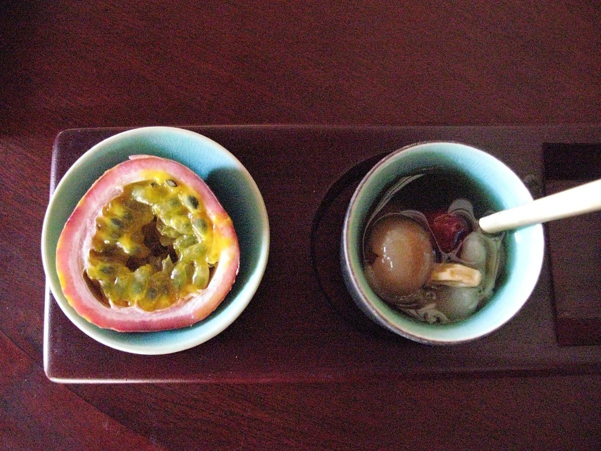 ニャチャン、パッションフルーツとリュウガンなどの砂糖漬け trái cha...