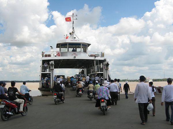 ベトナム「ベトナム」の写真：メコン川の主流(Hậu Giang)、ヴ...