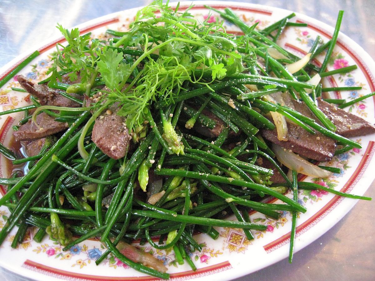 ホーチミン５区中華屋さんの麺
メコンデルタの食事
ニラの花と肉(失念)炒め