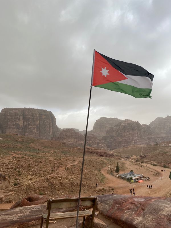 ヨルダン・死海「ヨルダン🇯🇴」の写真：ヨルダンのペトラ遺跡！
夜はペトラバイナ...