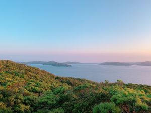 午後のフライトで奄美空港に到着し、そのまま車を借りて島の東部をぐるりとドラ...
