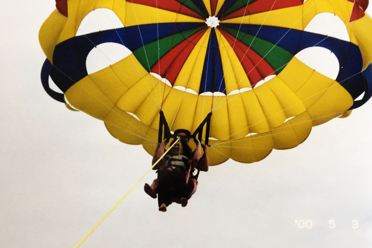 帰国間際の空港でアボリジニの金管楽器　ディジュリドゥ　を衝動買いし担いで帰...