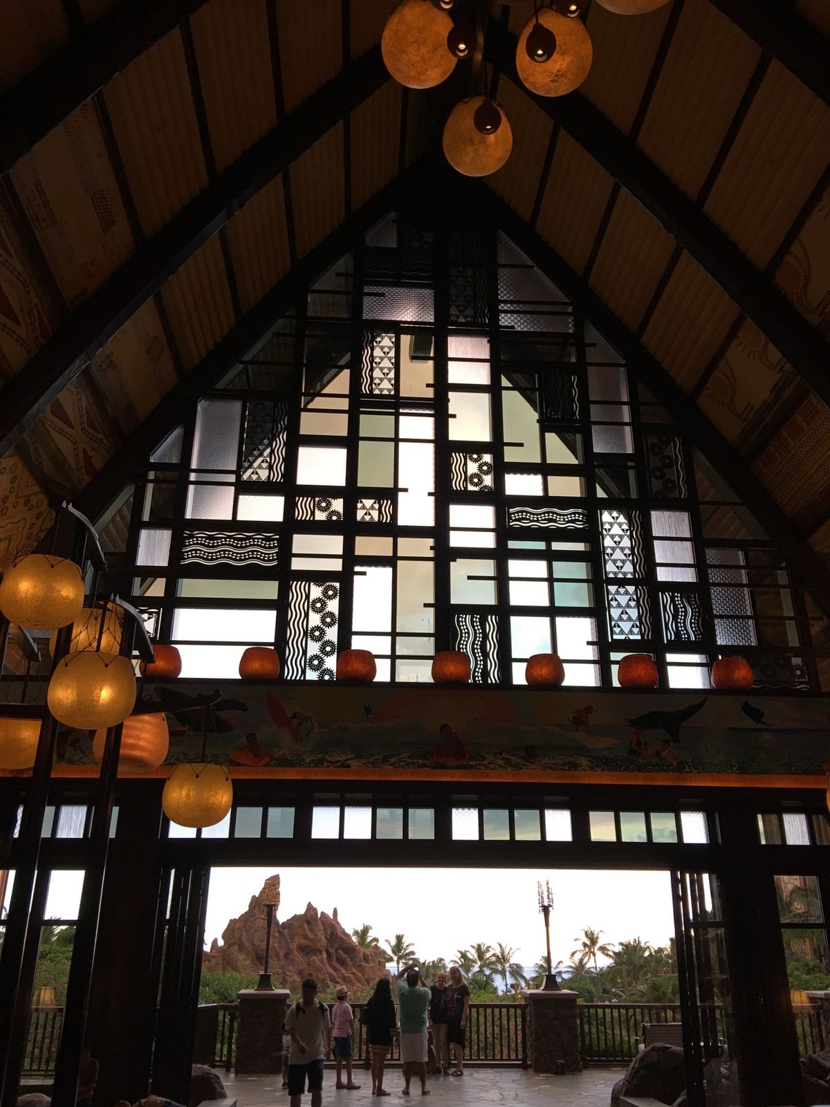 この旅でのベストショットはシェラトンワイキキホテル前から撮ったサンセット❣...