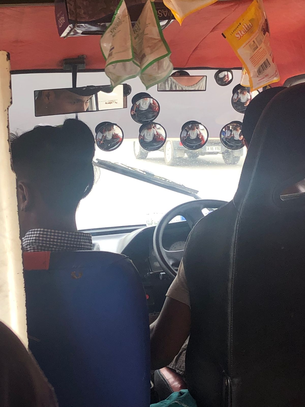 曇りだったけど、晴れてても干からびてたかな？
30円でどこまでも乗れるバス...