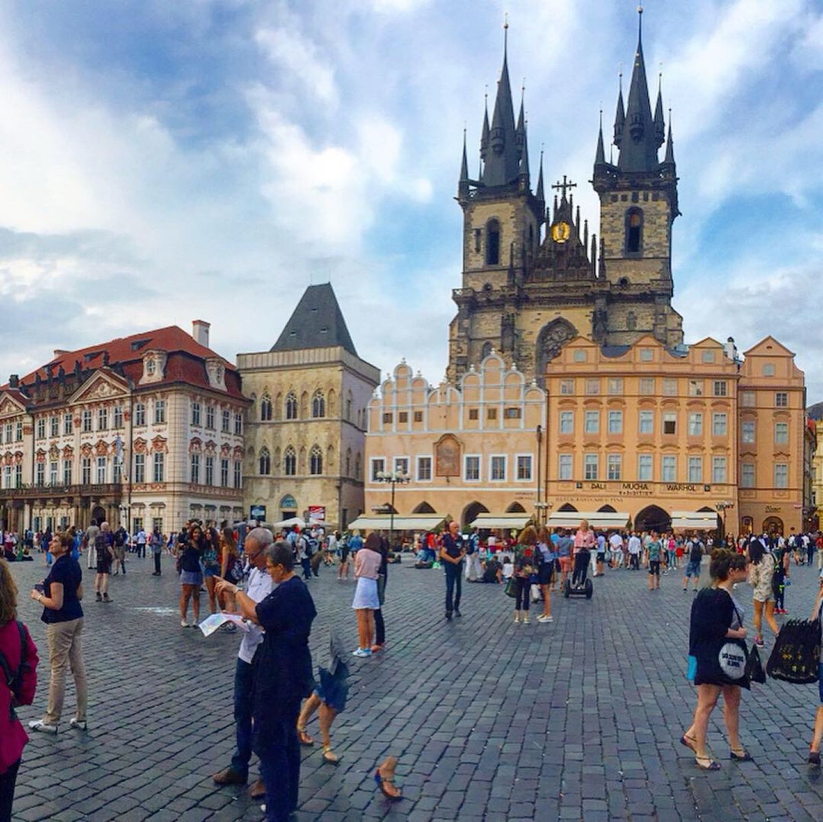 ブルノのトラム、ブルノの、街並み、プラハ旧市街広場、伯母の甥っ子がバイトで...