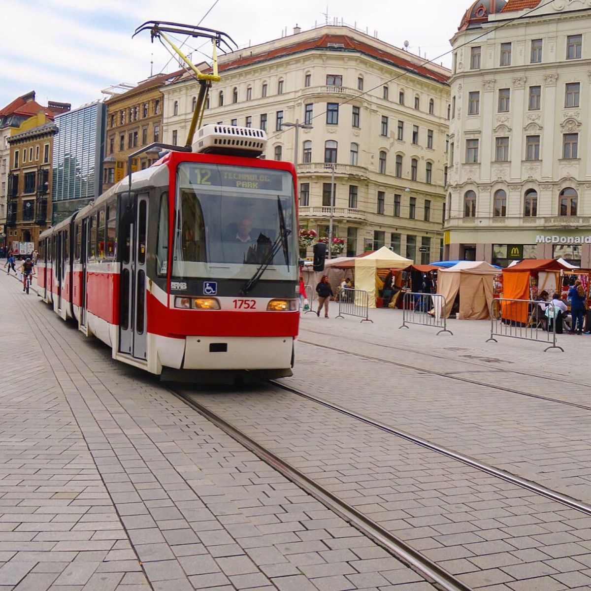 ブルノのトラム、ブルノの、街並み、プラハ旧市街広場、伯母の甥っ子がバイトで...