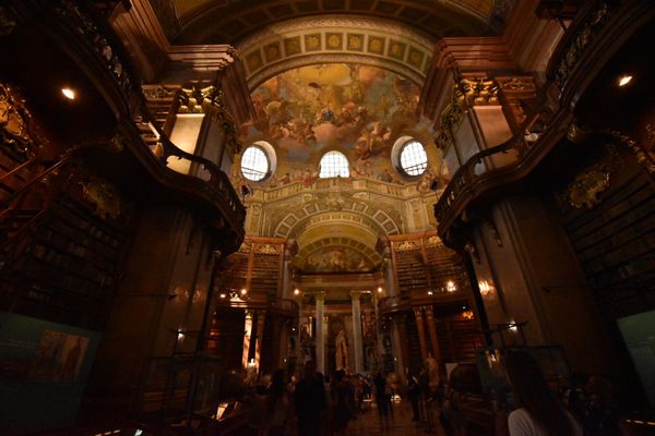 オーストリア「第1回ヨーロッパ一人旅！①」の写真：ウィーン2枚！
世界一美しい図書館はめっ...