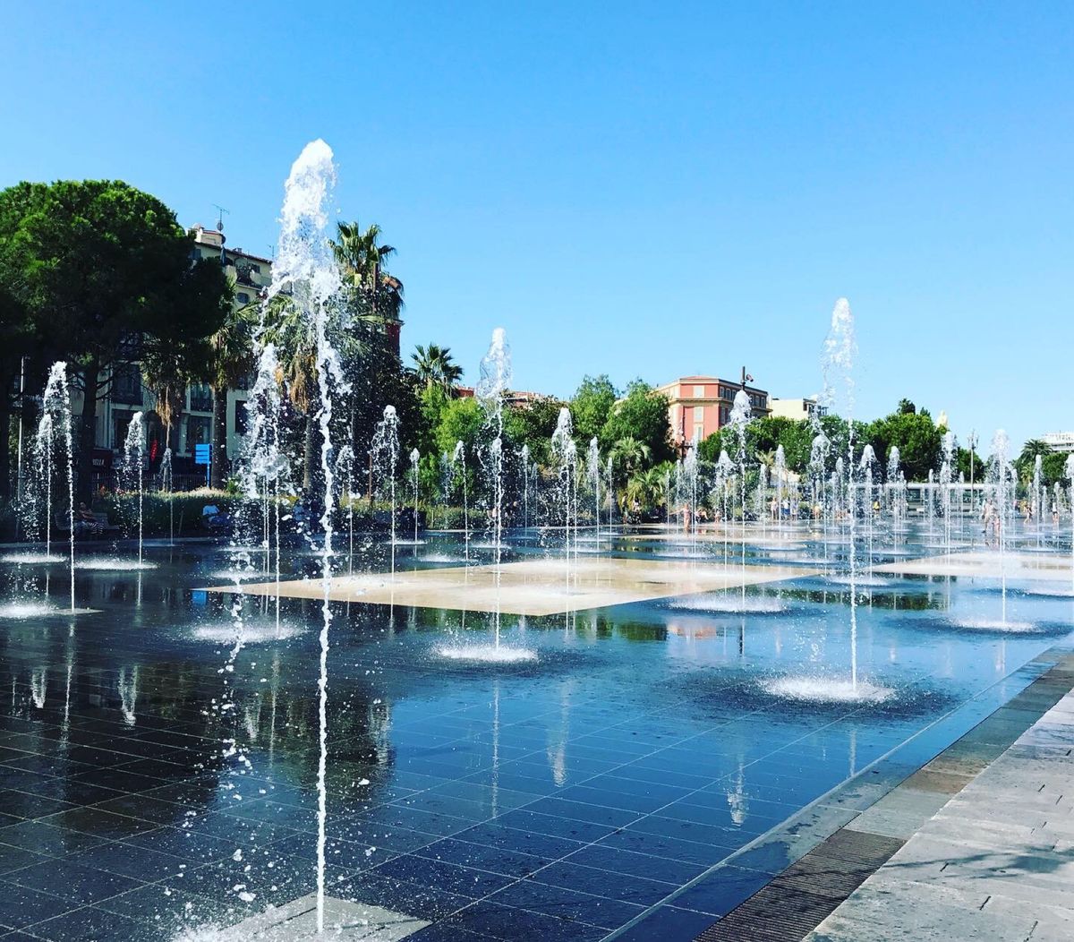 ニースでバケーション
昼から夕方までビーチで寝てた🏖