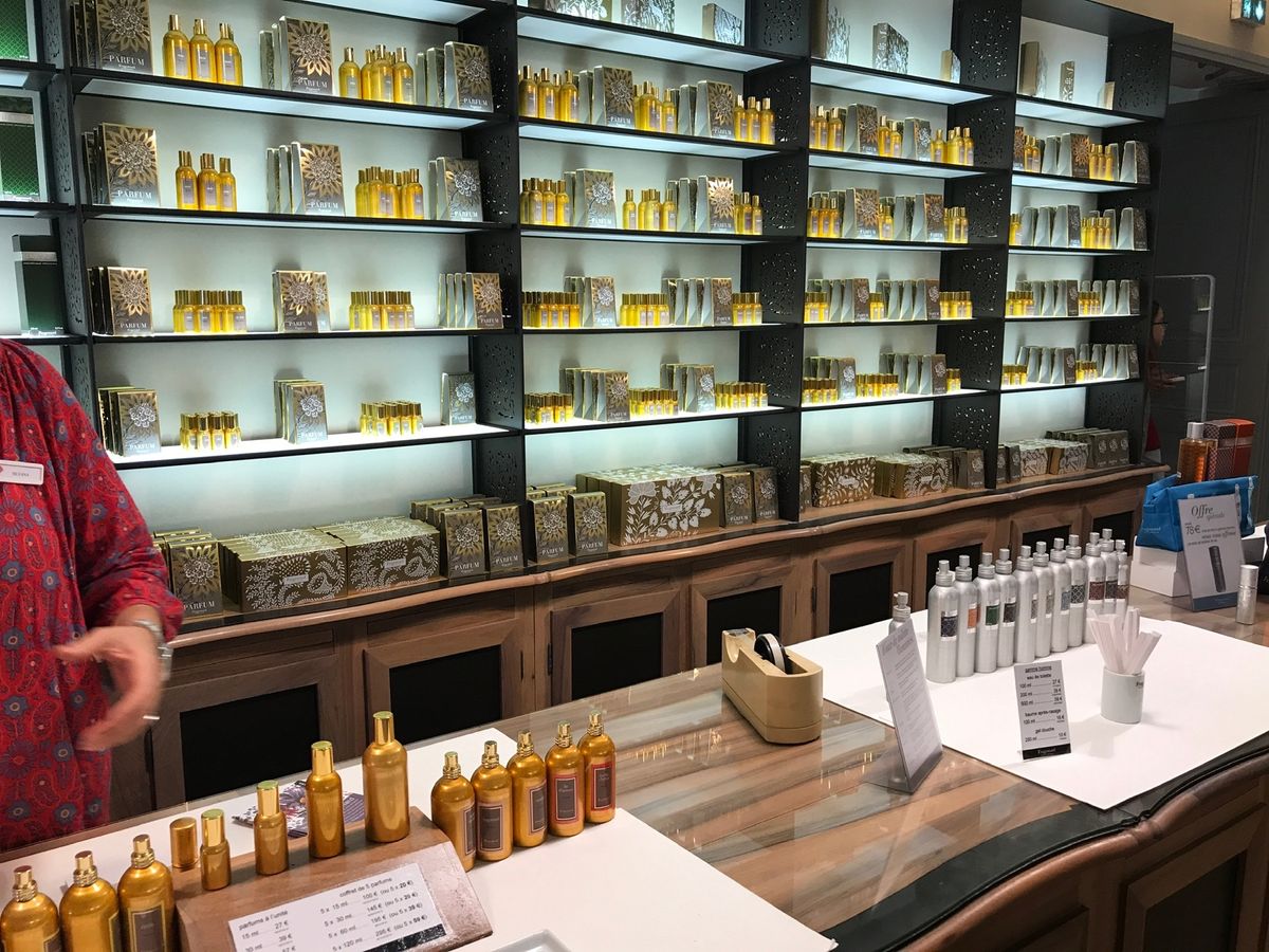 グラースの香水工場を見学
自分好みの香水を見つけるために、ほぼ全ての香水の...