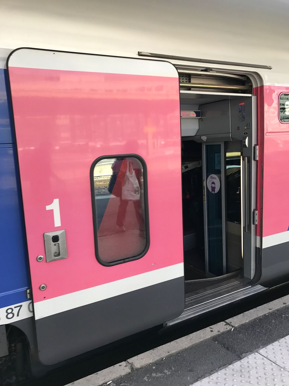 TGVの1等車でパリからマルセイユへ