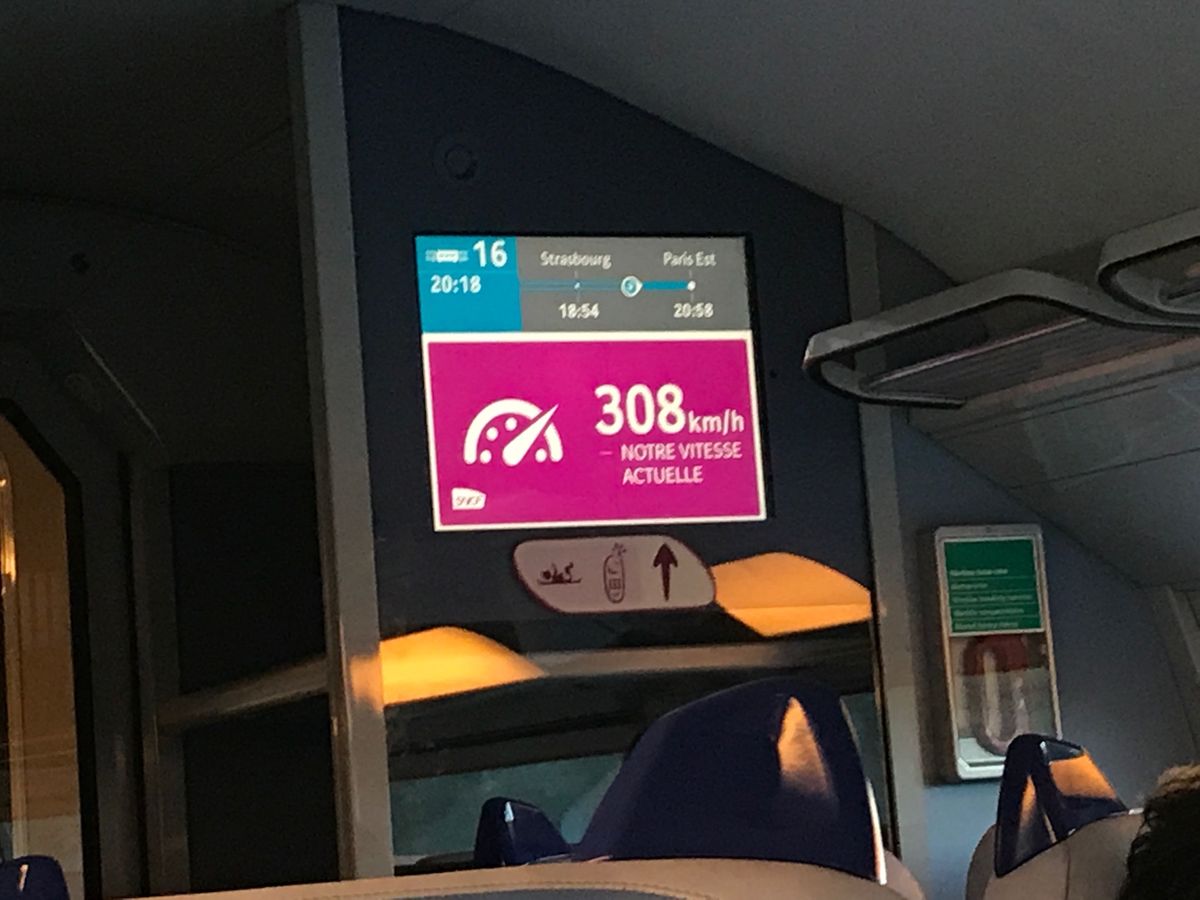 60分遅れでマンハイムに到着したTGV
ぶっ飛ばして30分遅れを短縮してパ...