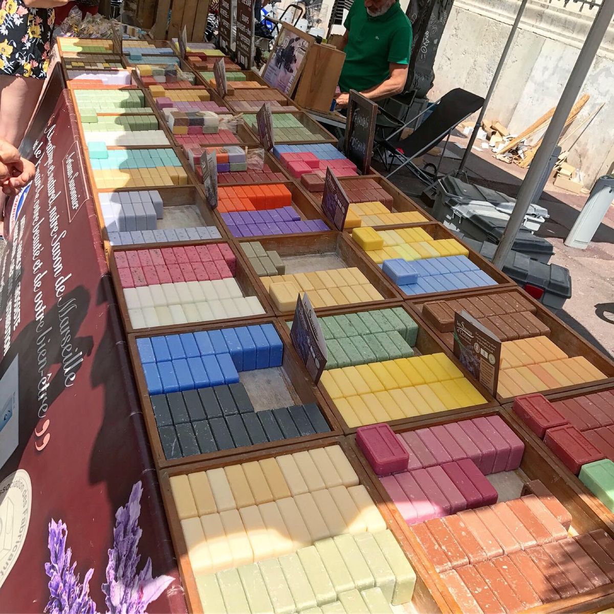 マルセイユに到着！
マルセイユ石鹸🧼
色とりどりで綺麗✨