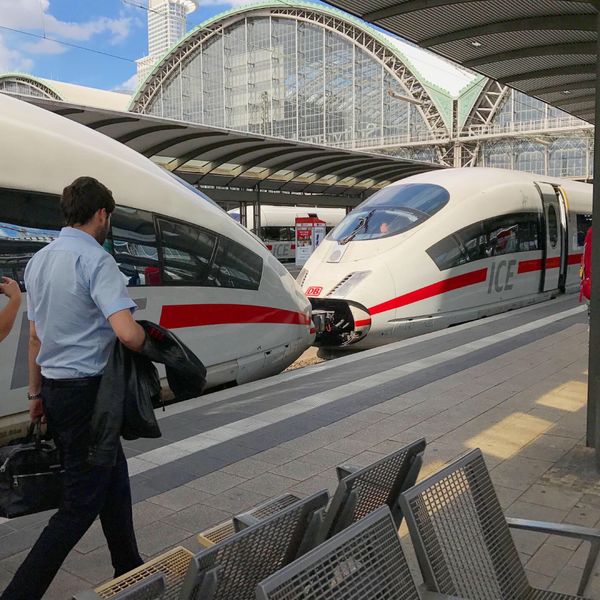フランス「鉄道でフランスへ」の写真：ICEでニュルンベルグからフランクフルトへTGVが...
