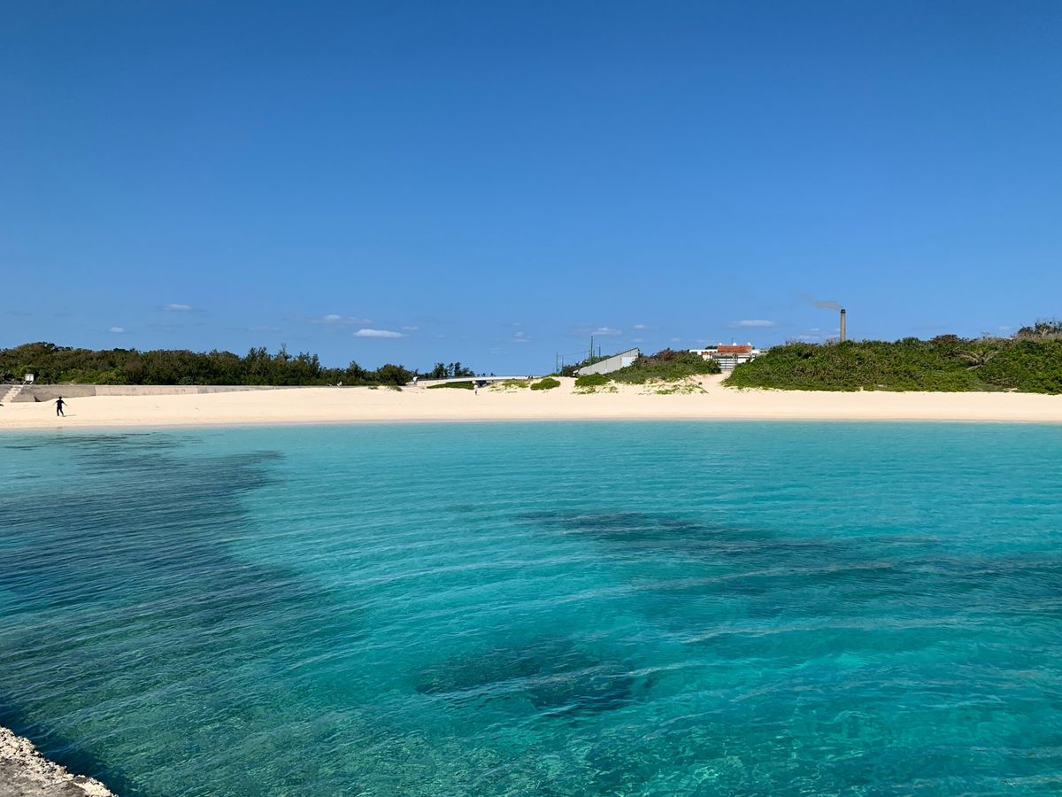 伊良部島の渡口の浜
空は快晴☀️ 最高の海の色です。