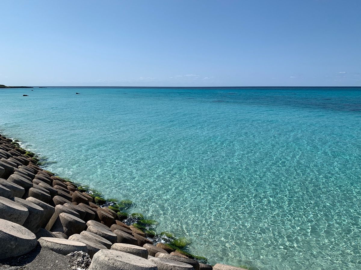 下地島空港の近くのビーチ
最高のブルーです。