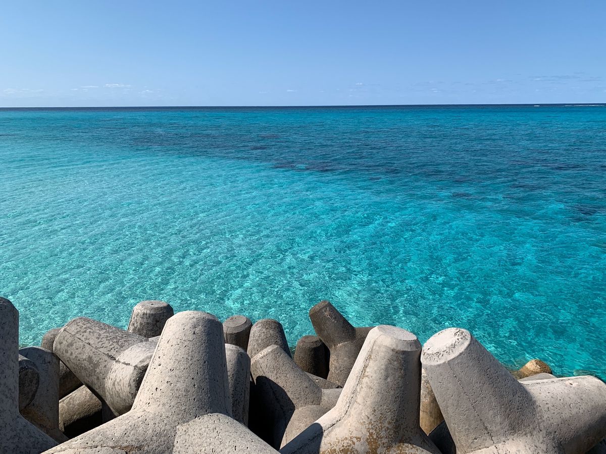 下地島空港の近くのビーチ
最高のブルーです。