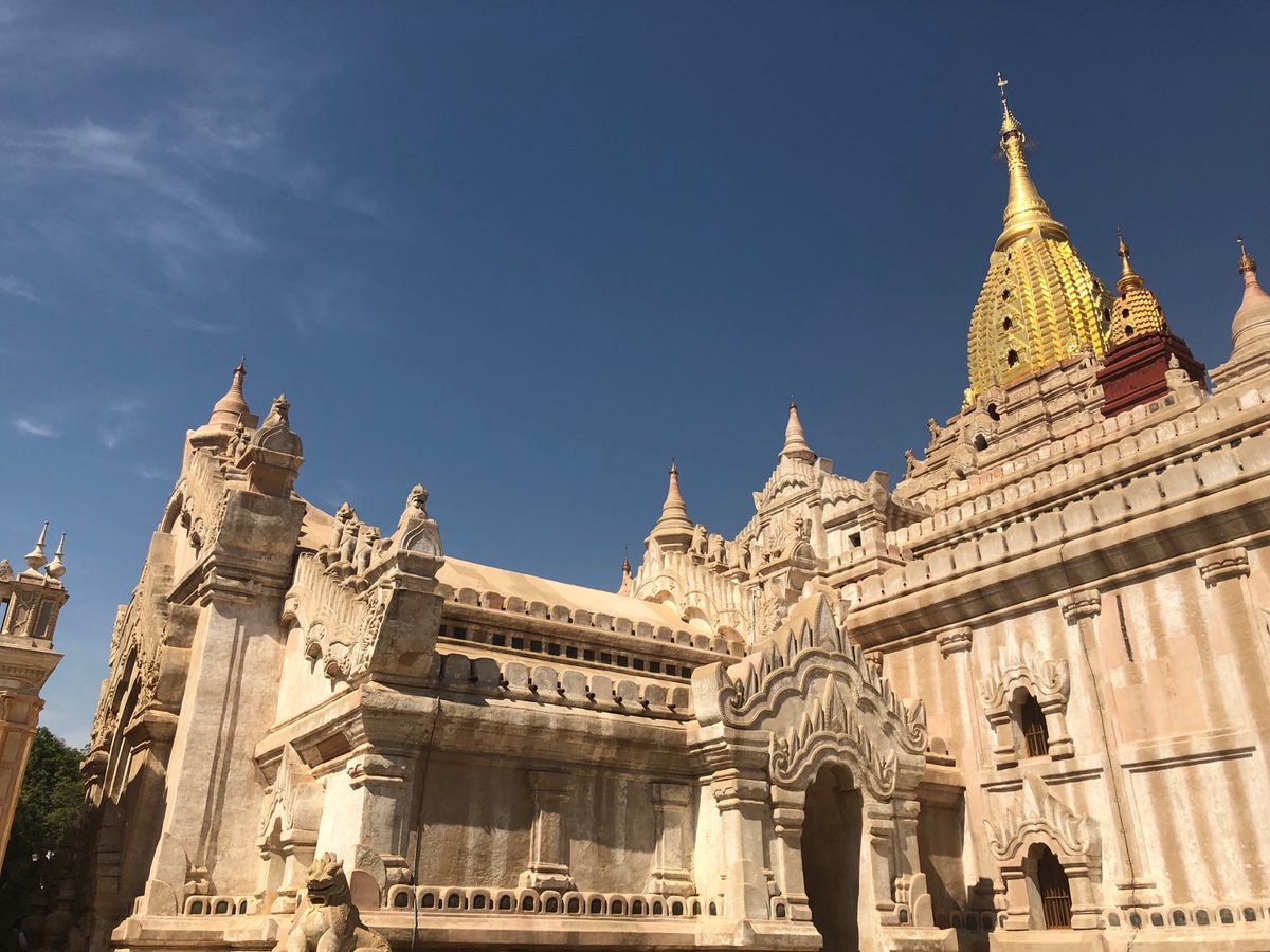 見渡す限り仏塔だらけのバガン
モンゴル人が改修したお寺は顔がモンゴル系
お...