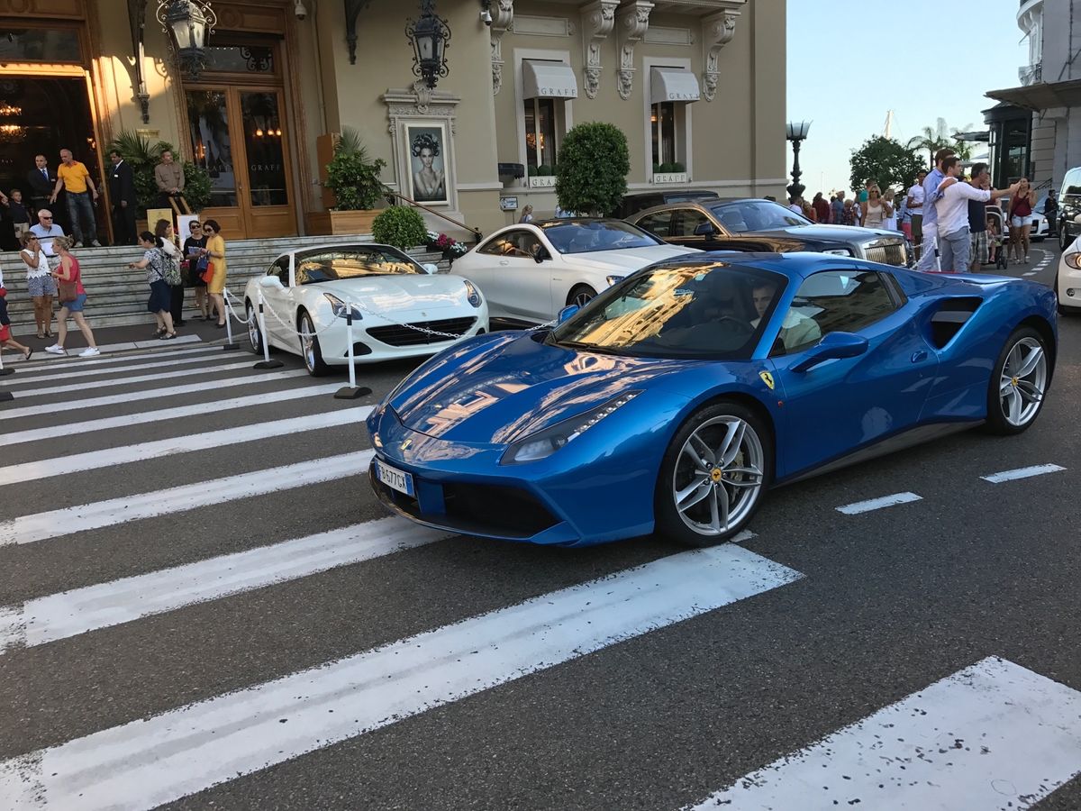 モンテカルロ前のフェラーリたち