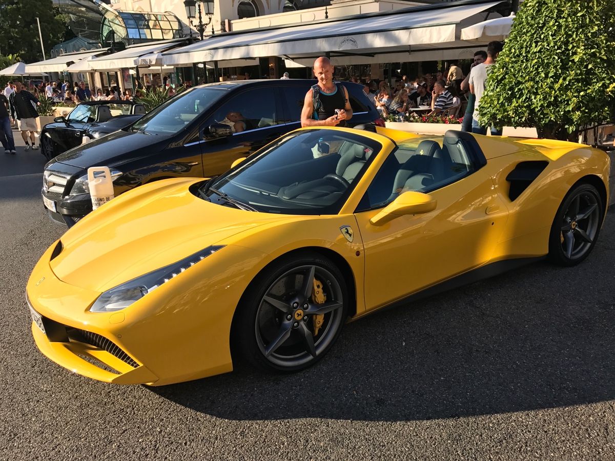 モンテカルロ前のフェラーリたち