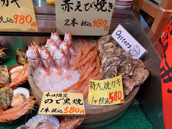 日本・石川県、「女子旅！桜満開の金沢へ‼︎」の写真：美味しいものの宝庫🦐近江町市場！