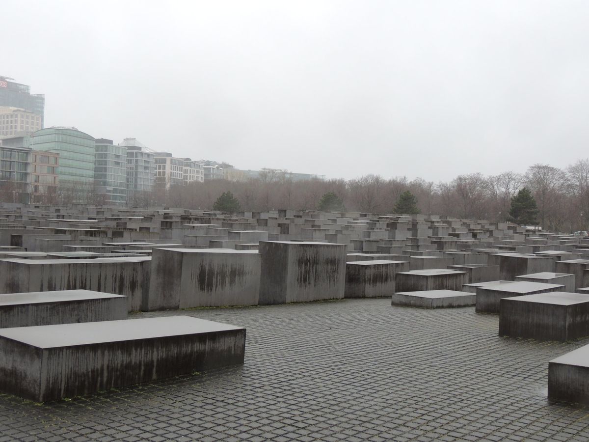 虐殺されたヨーロッパのユダヤ人のための記念碑