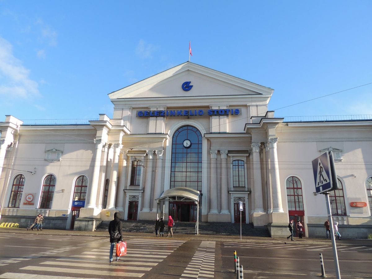 鉄道で港町クライペダからビリニュスに到着