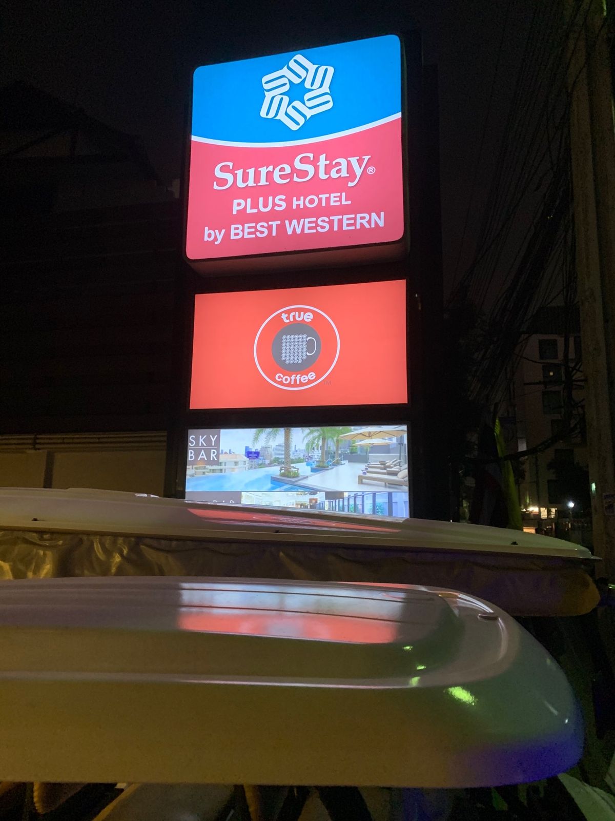 バンコクで宿泊したホテル。
Sure Stay PLUS HOTEL by...