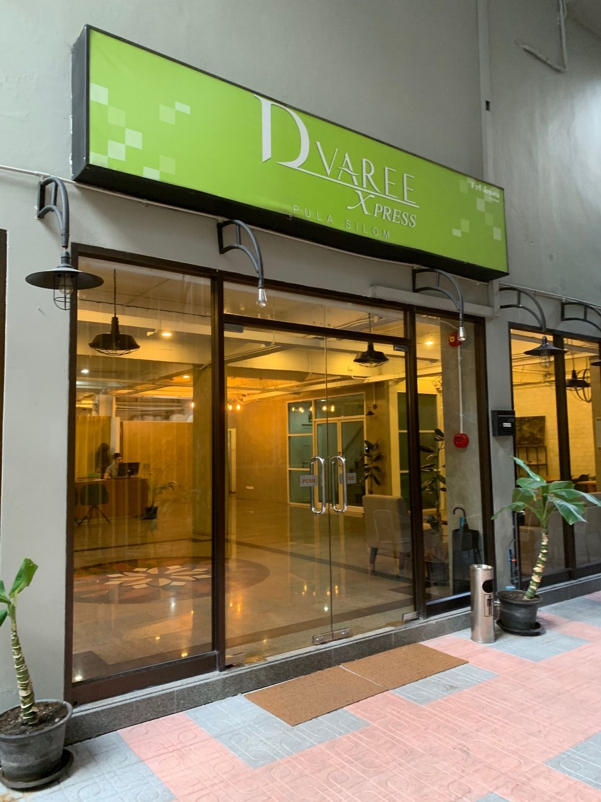 バンコクで宿泊したホテル🏨
D Varee Xprrss Pula Sil...