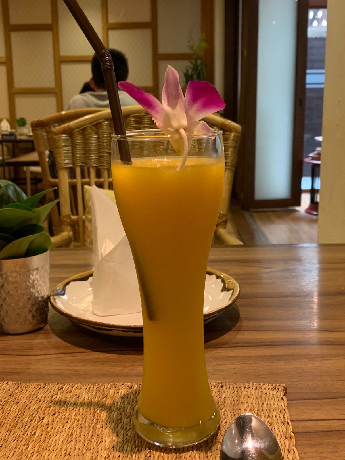 牛タンのマッサマンカリー！激ウマ。
ミシュラン登録店、The Local。...