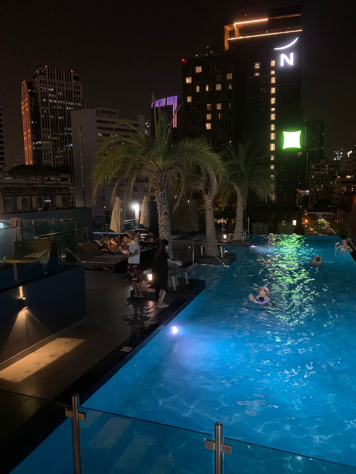 バンコクで宿泊したホテル。
Sure Stay PLUS HOTEL by...