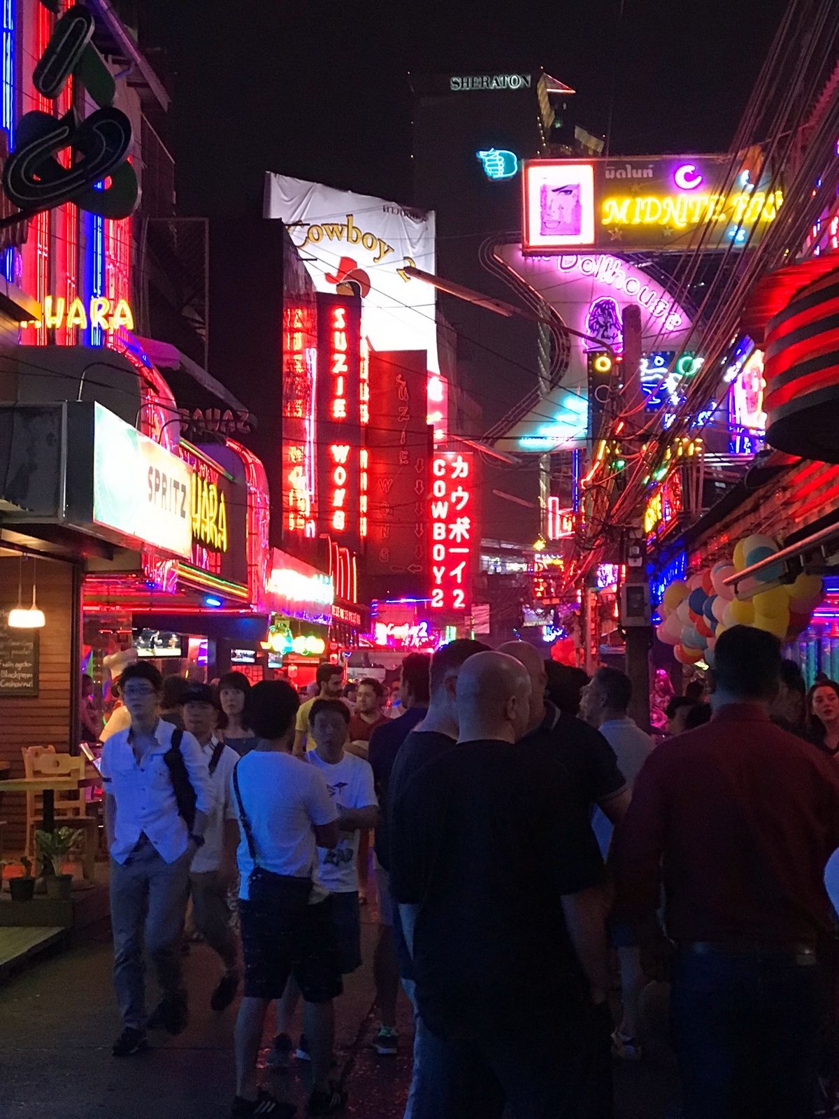 ナナプラザとソイカウボーイ
ニューハーフの店