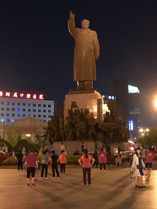 中国「瀋陽」の写真：瀋陽中山広場。毛沢東像