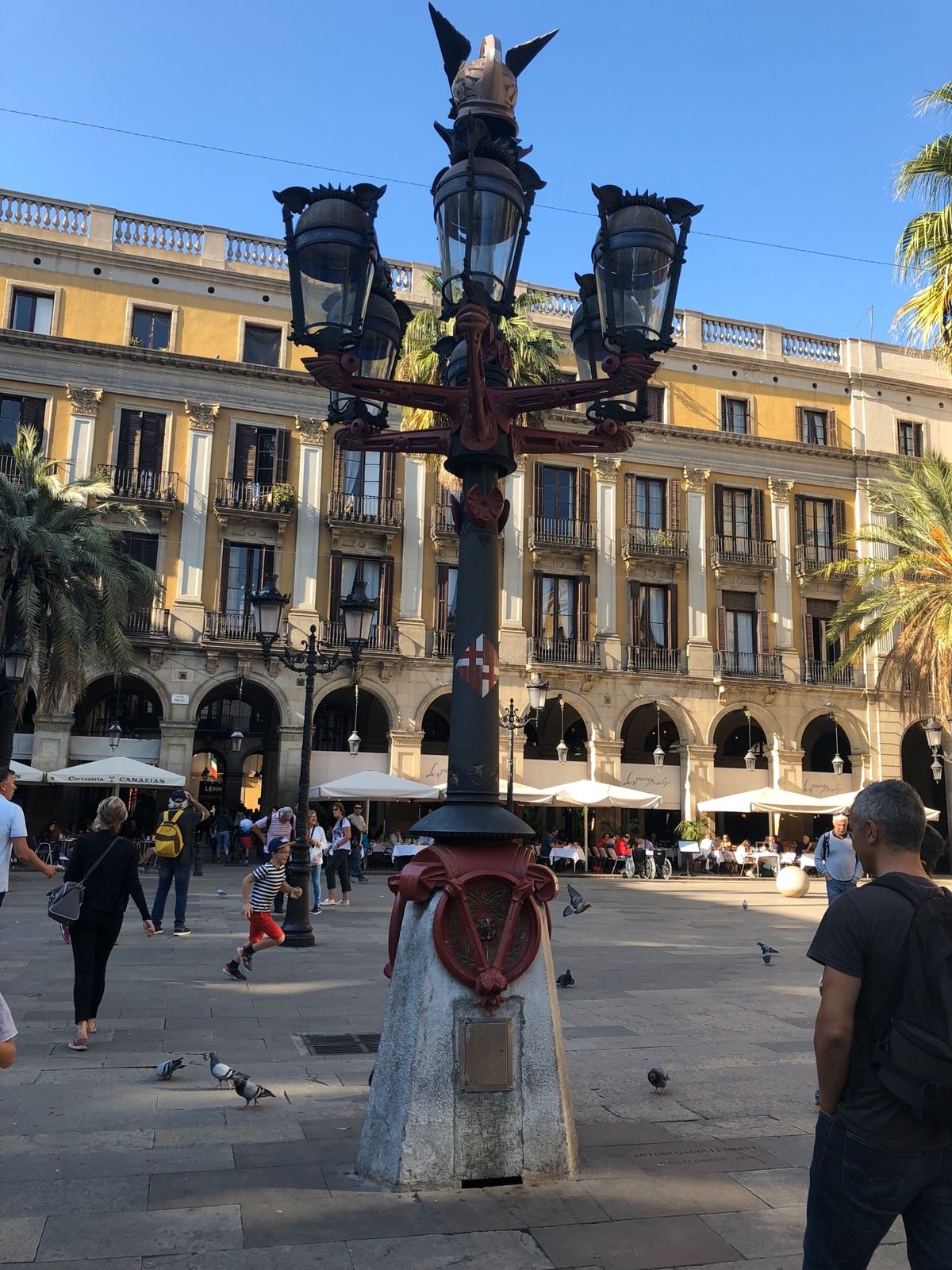 見るもの全てが素敵でした😊ピカソとかガウディ作が普通に街中にあるなんて…😳...