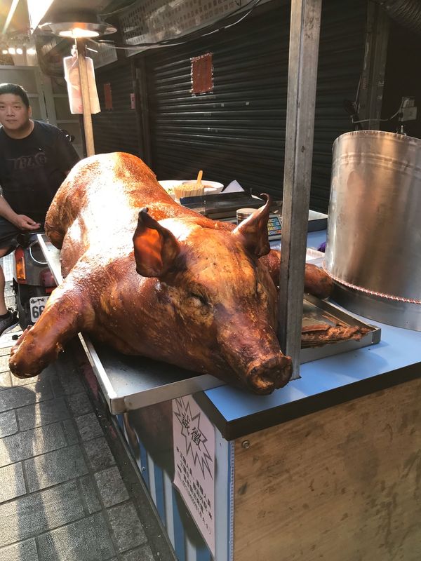 台湾「台北」の写真：士林夜市！大豚の丸焼き