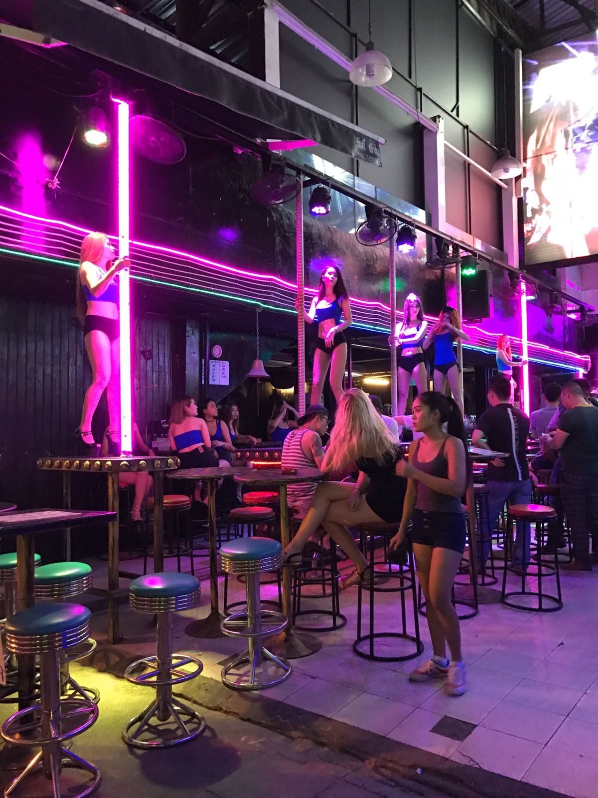 バトンビーチ🏖
バングラロード