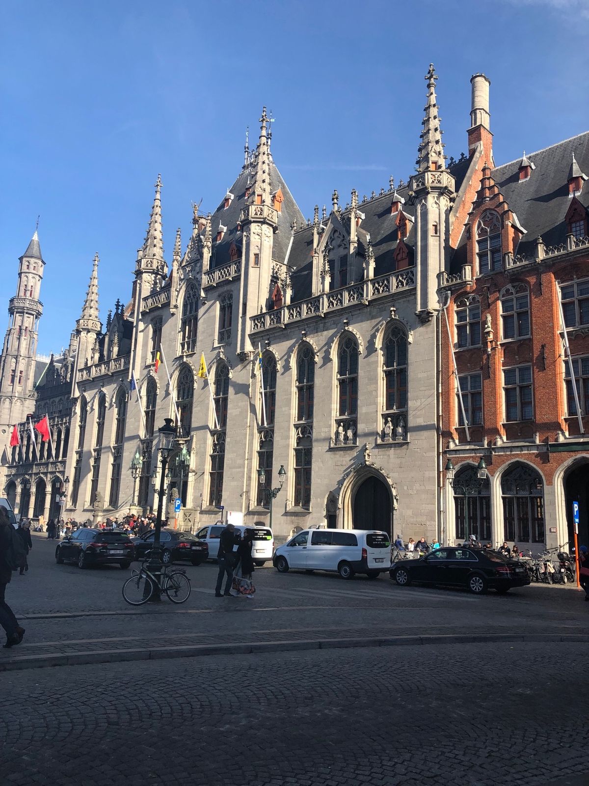 ICにてブルージュへ😄
街並みがかわいい！
ブラブラ歩いてて見つけた落書き...