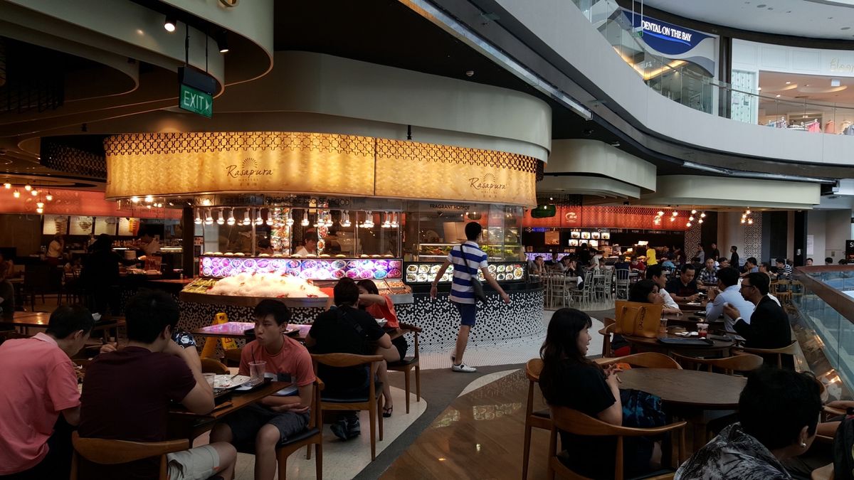 周遊バス
フードコート