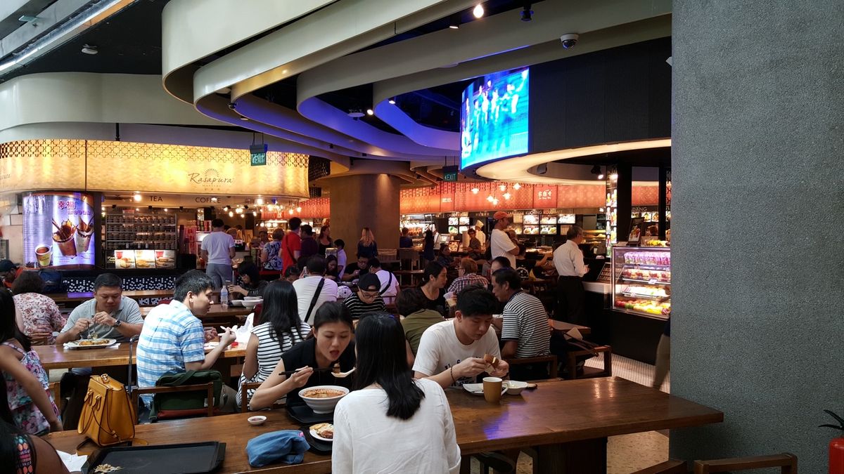 周遊バス
フードコート