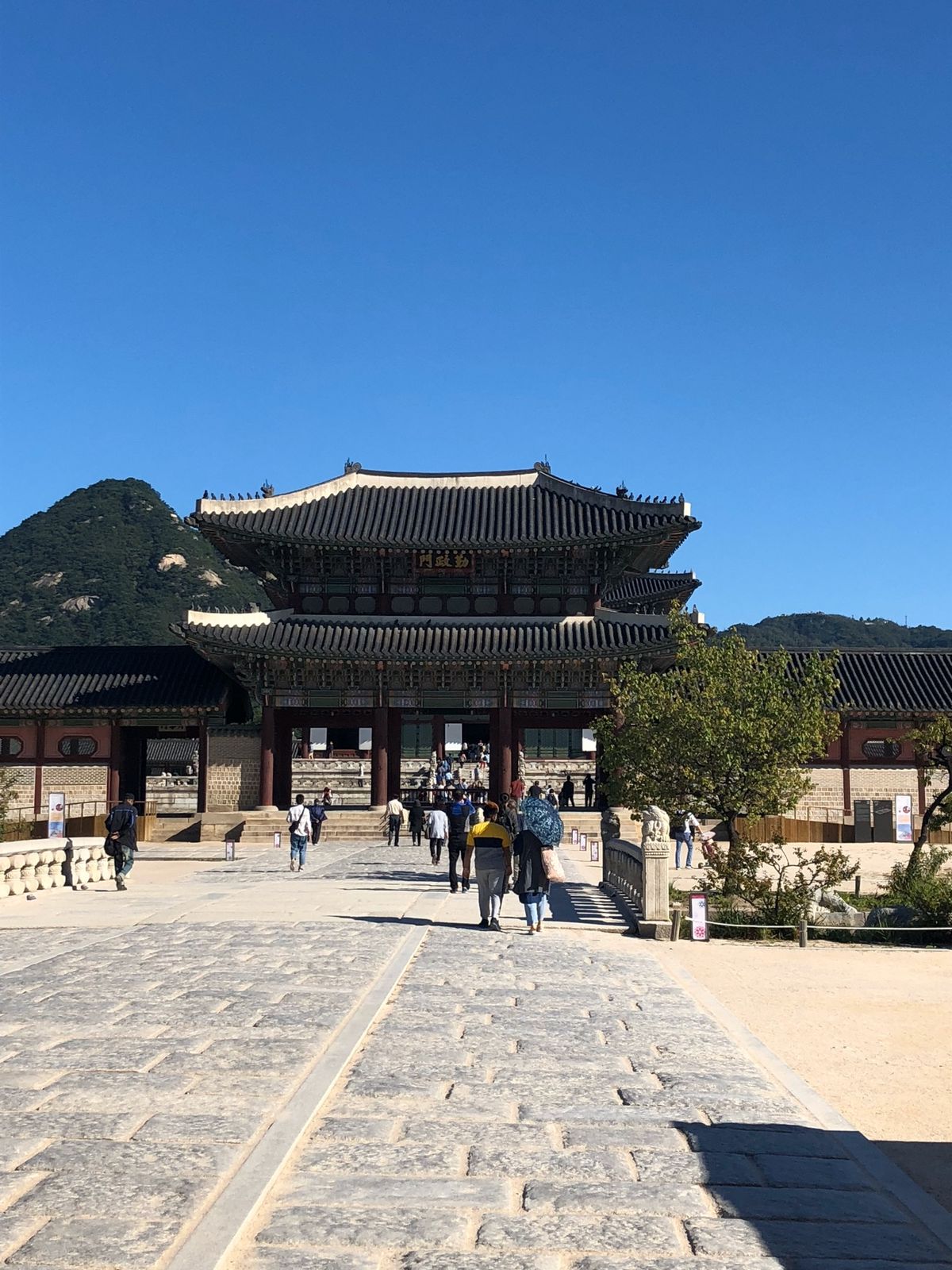 景福宮
ここはソウル一のパワースポットらしい！！晴天だったのもあって気分が...