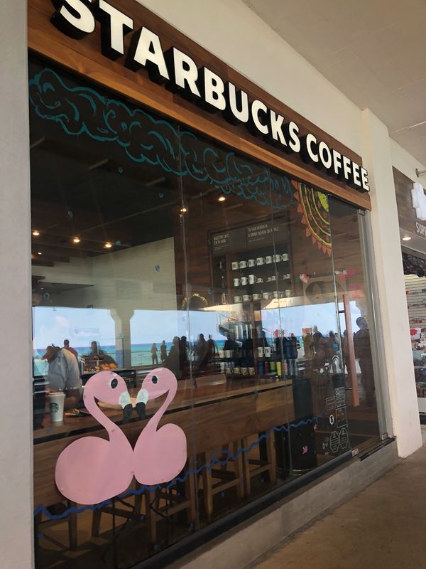 アメリカ(米国)「ディズニークルーズ&ウォルトディズニーワールドの旅」の写真：メキシコ　スターバックス