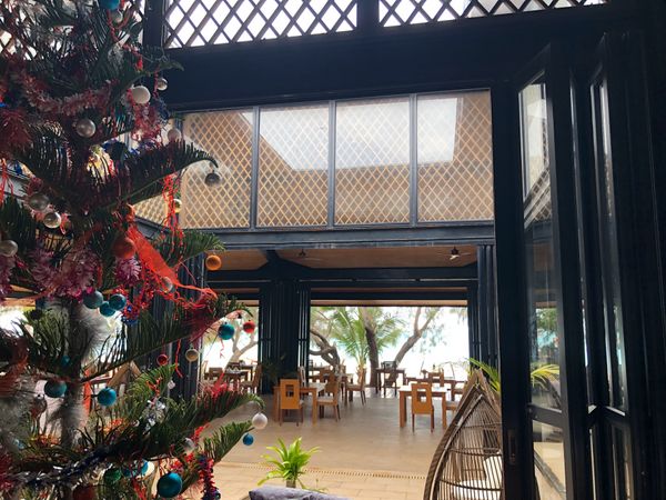 ニューカレドニア「ニューカレドニア　ウヴェア」の写真：パラディ　ド　ウヴェア
ロビーとプール